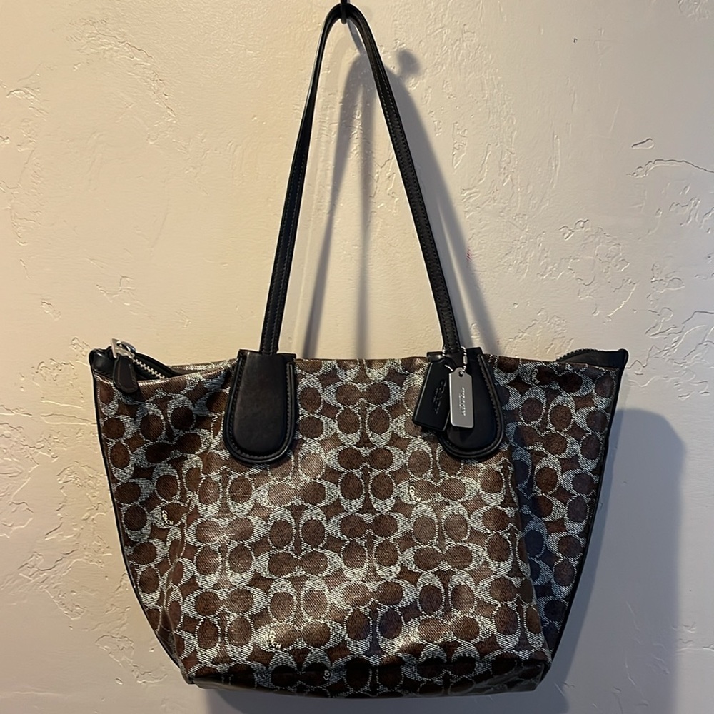 COACH Coated Canvas Signature Taxi Tote Tan - Picture 9 of 14
